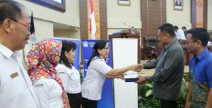 OLLY DONDOKAMBEY: Internet Penting Bagi Pendidikan Sulut