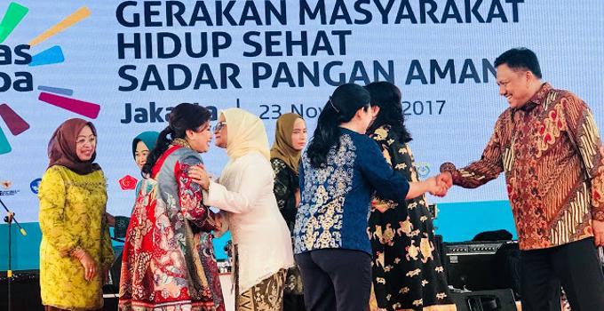 OLLY DONDOKAMBEY Dampingi Menko PUAN MAHARANI Membuka Pencanangan GERMAS SAPA