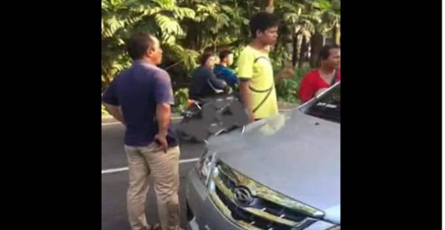 Penumpang taxi online diturunkan paksa oleh sopir angkutan umum