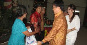 Ibadah Pra Natal Keluarga Besar DPRD Sulut, Ini Pesan ANDREI ANGOUW