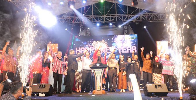 Pesta kembang api di pisah tahun 2017-2018