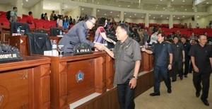Rapat Paripurna DPRD Sulut, Pemandangan Umum F-PG Dibacakan RASKI MOKODOMPIT