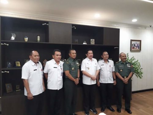 Wawali Mor Bastian saat menjamu kunjungan dari pihak Sesco TNI.