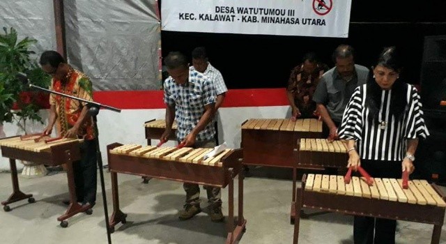 Aksi tim musik kolintang Desa  Watutumou III.