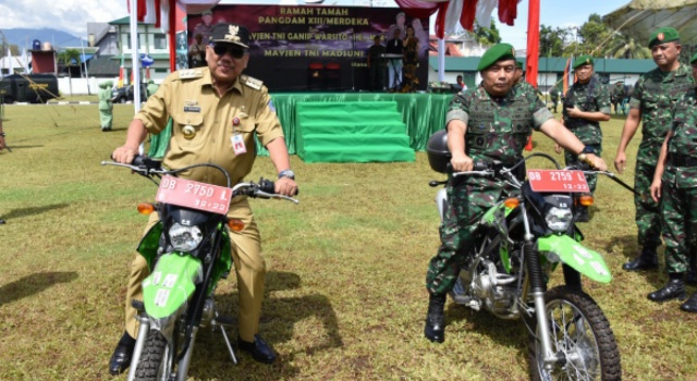 OLLY DONDOKAMBEY Bantu Operasional Koramil Perbatasan Dengan Serahkan 10 Unit Motor