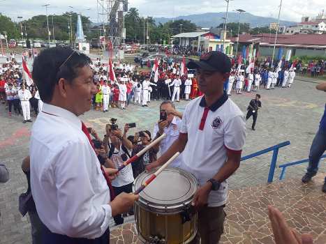 Pemukulan drum sebagai tanda kegiatan dibuka secara resmi.