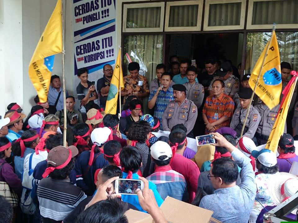 Sabuah Bulu Malalayang Tak Kunjung Ditata, Pedagang Gelar Demo di DPRD