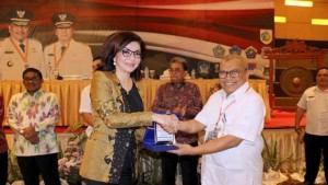 Hebat !! Bupati TETTY PARUNTU Bawa Minsel Terbaik di Sulut