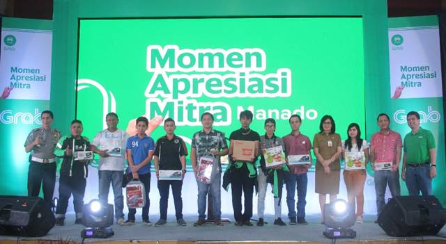 Kombes Pol Drs. Ari Subiyanto, MSi., (kiri), Dirlantas Polda Sulawesi Utara, Dra. Lynda Deisye Watania, MM, MSi., Kepala Dinas Perhubungan Provinsi Sulawesi Utara (tengah) dan Ridzki Kramadibrata,