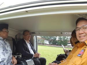 3 Hari Kunjungi Sulut, JACKSON KUMAAT Dampingi OSO Pakai Heli