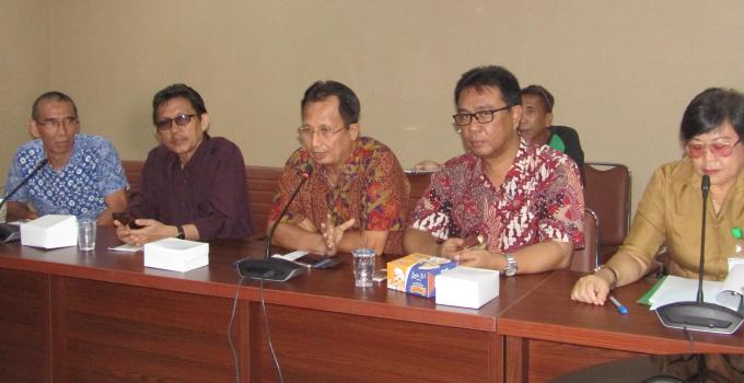 Wakil Rektor RONNY MARAMIS Berharap DPRD Sulut Mendukung Unsrat