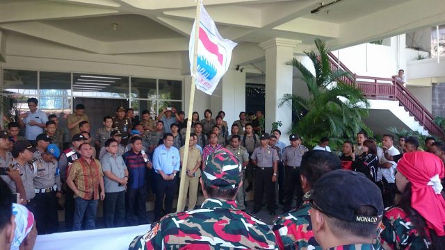 LMP Tuntut Izin Corner Dicabut, PTSP Manado: Jika Terbukti Kami Akan Cabut 8 LMP Tuntut Izin Corner Dicabut, PTSP Manado: Jika Terbukti Kami Akan Cabut