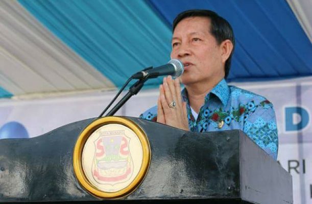 VICKY LUMENTUT: Pengaruh Teknologi Anak-anak Kita Sudah Malas Membaca