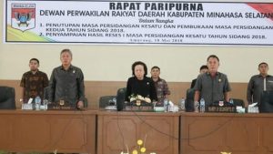 Gelar Rapat Paripurna, Anggota DPRD Minsel Serahkan Hasil Reses I