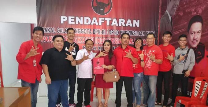 Berkomitmen Lakukan Ini, JEANE LALUJAN Mendaftar di PDI-Perjuangan
