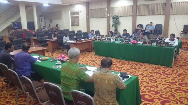 Pansus LKPJ Wali Kota Pertanyakan Lahan Perkuburan di DLH Manado 8 Pansus LKPJ Wali Kota Pertanyakan Lahan Perkuburan di DLH Manado