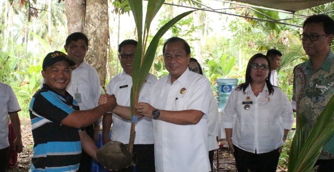 Wali Kota Harap Bantuan Bibit Provinsi Bisa Remajakan Kelapa Petani Bitung