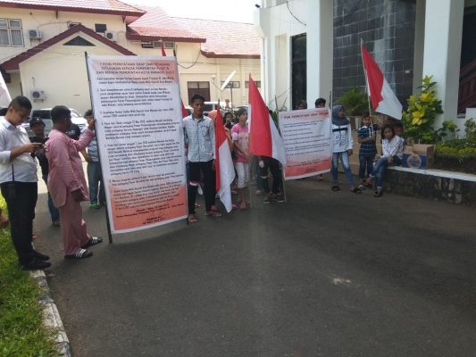 Ada Bocah di Aksi Demo