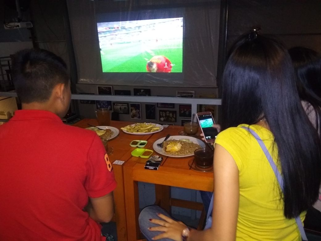 Cafe Legato Gelar Nobar Sampai Pagi