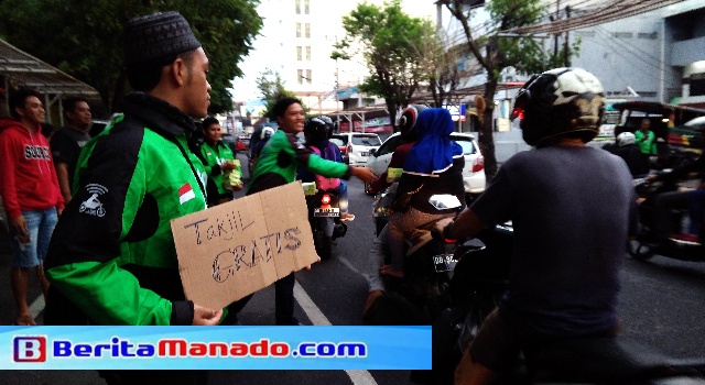 Buktikan Toleransi di Manado, Driver Go-Jek Bagi-bagi Makanan Takjil Gratis