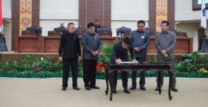 DPRD Sulut Paripurnakan Ranperda Pertanggungjawaban APBD 2017 menjadi Perda