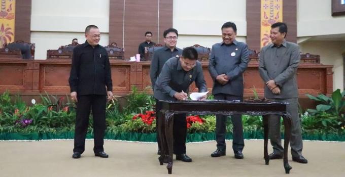 DPRD Sulut Paripurnakan Ranperda Pertanggungjawaban APBD 2017 menjadi Perda