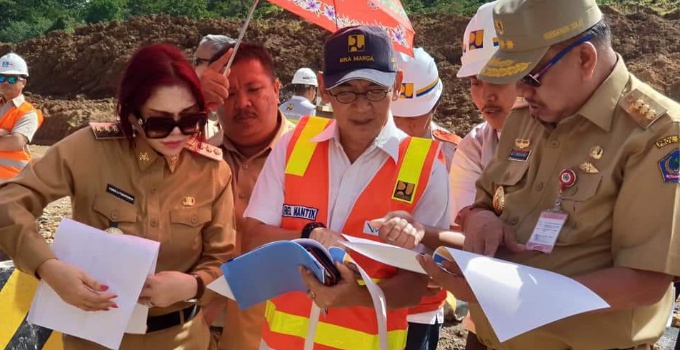 Bupati VONNIE PANAMBUNAN Dampingi Gubernur OLLY DONDOKAMBEY Tinjau Jalan Tol
