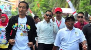 Sumarsono dan Jokowi Jalan Sehat Bersama 500 Ribu Warga