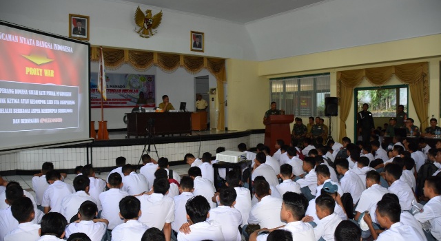 Hari Pertama Masuk Sekolah, Siswa Baru SMK Negeri 1 Manado Belajar di Korem 131/Santiago