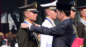 JOKO WIDODO Lantik 724 Perwira TNI-POLRI di Istana