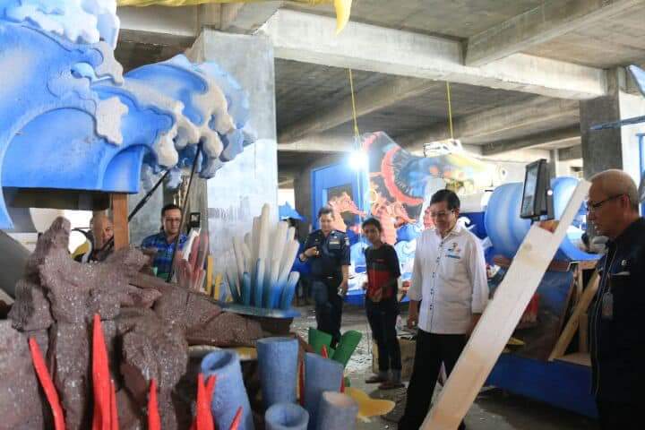 VICKY LUMENTUT Pantau Kesiapan Kendaraan Karnaval Festival Fish and Coral