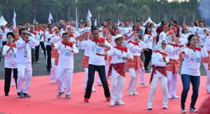 Pecahkan Rekor Dunia, JOKO WIDODO dan IRIANA Ikut Jadi Peserta Tari Poco-poco