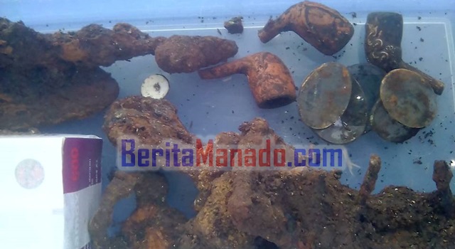 BERITA FOTO: Benda-benda Yang Ditemukan di Makam DANIEL MANDAGI dan TENTJI LONDAH