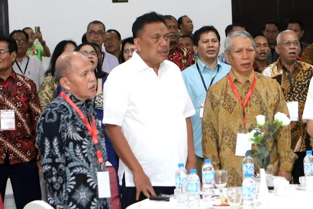 Olly Dondokambey: "Jumlah kaum bapa gereja sebanyak jumlah rumah tangga kristen"
