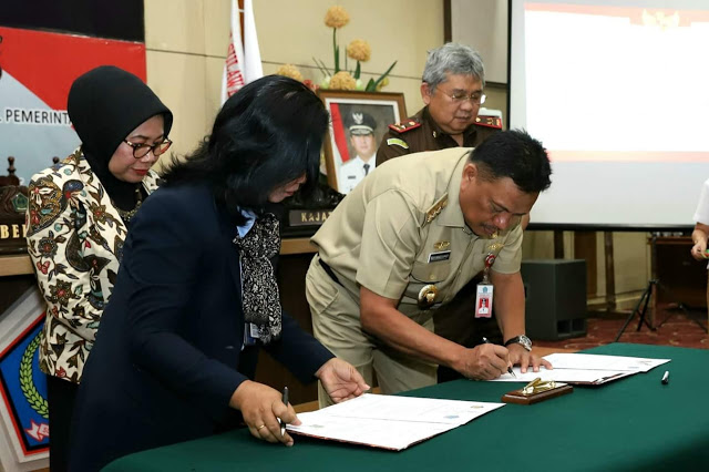 OLLY DONDOKAMBEY Tandatangan Perjanjian Kerjasama