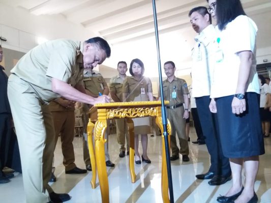Penyegaran Birokrat, OLLY DONDOKAMBEY Lantik Pejabat Eselon 3 dan 4 9 Penyegaran Birokrat, OLLY DONDOKAMBEY Lantik Pejabat Eselon 3 dan 4