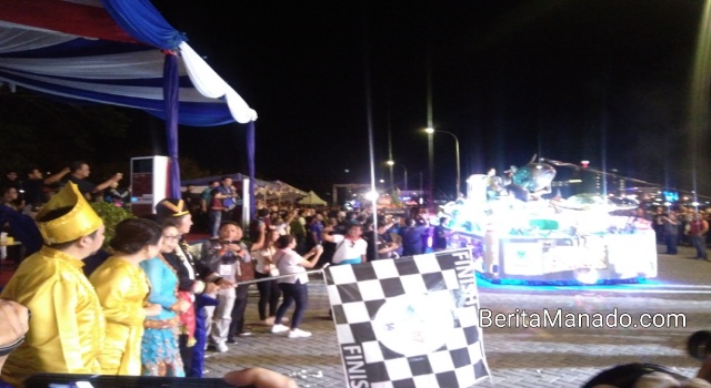 VICKY LUMENTUT Sambut di Finish, Berikut Urutan Carnaval Manado Fiesta