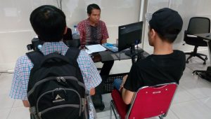 Duduk Santai Dengan Teman-teman, Pemuda Dikeroyok Orang Tak Dikenal