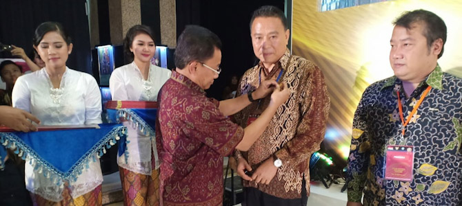 Wali Kota Tomohon Raih Penghargaan Maestro Seni Tradisi 9 Wali Kota Tomohon Raih Penghargaan Maestro Seni Tradisi