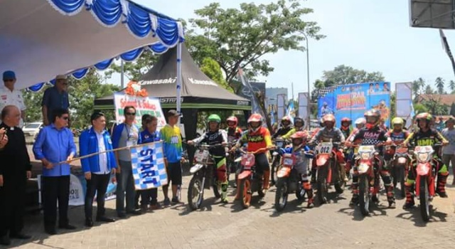 VICKY LUMENTUT Buka Manado Trail Adventure, Peserta Capai 700 Orang