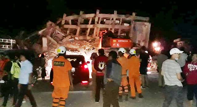 Brigade Manguni Indonesia saat berada di Hotel Roa Roa, Jalan Pattimura Lolu Selatan