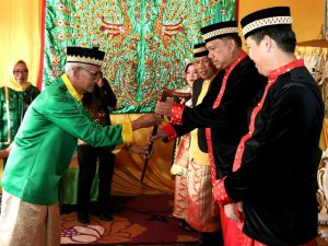 Olly Dondokambey dan Steven Kandouw Terima Gelar Kehormatan