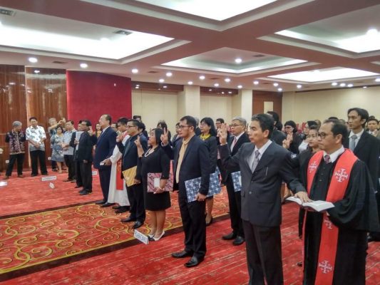 Rektor Ellen Kumaat Percayakan Ferry Liando Kendalikan Jurusan Terbesar di Unsrat 9 Rektor Ellen Kumaat Percayakan Ferry Liando Kendalikan Jurusan Terbesar di Unsrat