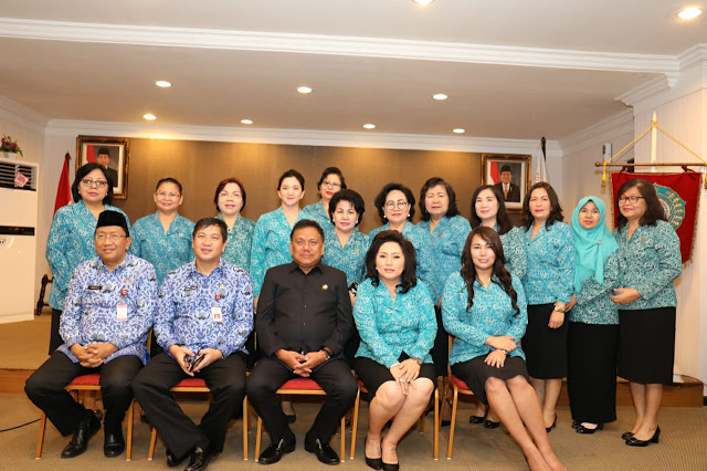 Gubernur Apresiasi Rita Dondokambey 10 Gubernur Apresiasi Rita Dondokambey