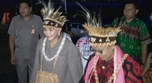 Bupati Vonnie Panambunan Dampingi Menteri Yohana Yambise Sosialisasi Kebijakan PP-PA di Manokwari