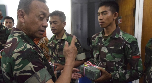 Prajurit TNI dan KBT yang Turut Jadi Korban Gempa dan Tsunami Disambangi Kasad