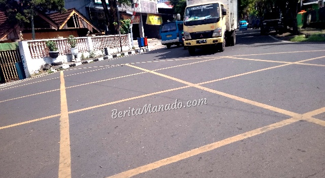 Garis Kuning Tebal di Aspal Ternyata Marka Jalan, Ini Fungsinya