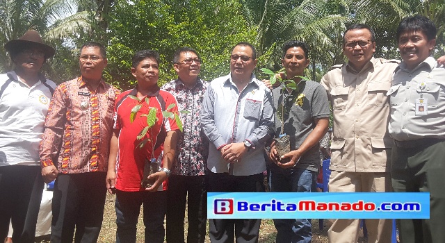 Komisi IV DPR RI Kembali Salurkan Bantuan Bibit dan Pupuk Bagi Petani Sulut 9 Komisi IV DPR RI Kembali Salurkan Bantuan Bibit dan Pupuk Bagi Petani Sulut