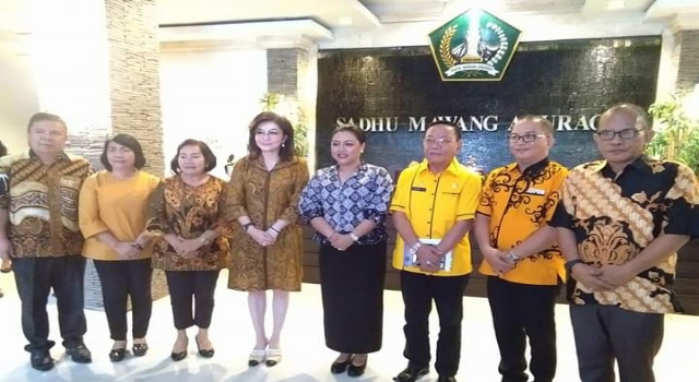 Bupati TETTY PARUNTU Kunjungi Tabanan Bali, Tinjau Pengolahan Minuman Beralkohol