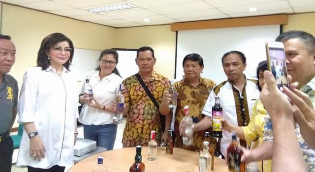 Bupati TETTY PARUNTU Kunjungi Tabanan Bali, Tinjau Pengolahan Minuman Beralkohol